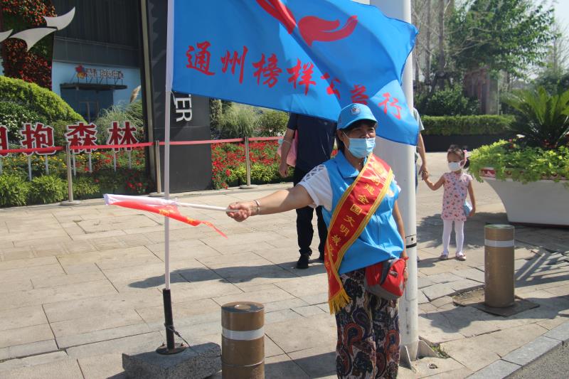 <strong>鸡巴操操逼</strong>